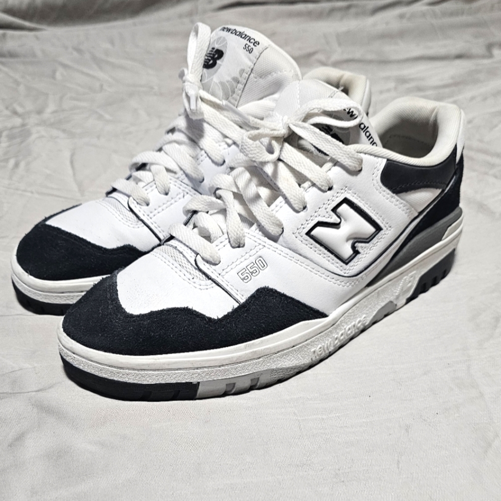 New balance 550s womens size 9 black & white